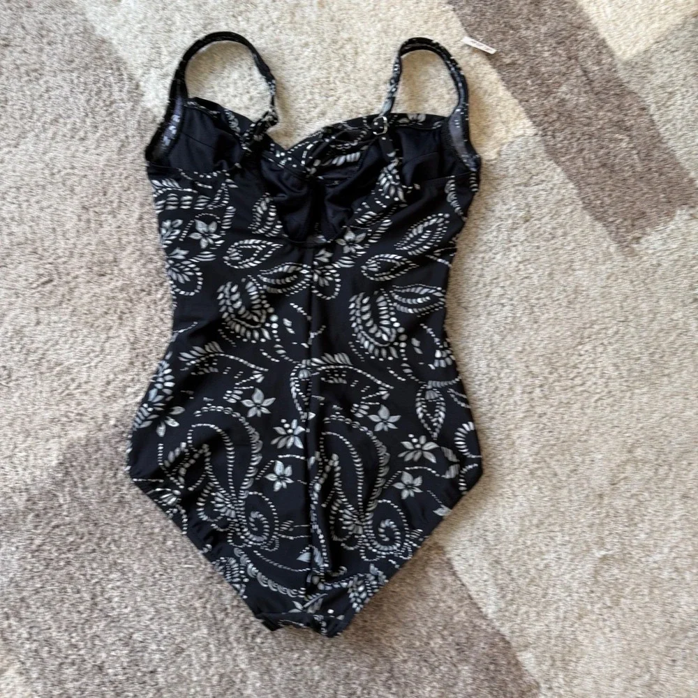 Miraclesuit Womens Black White Paisley Floral One Piece Swimsuit Ruching 10